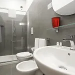 Konukevi Piazza Carita 4*