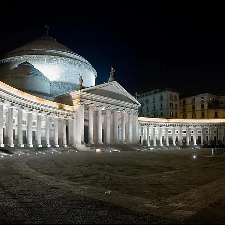 Piazza Carita نابولي
