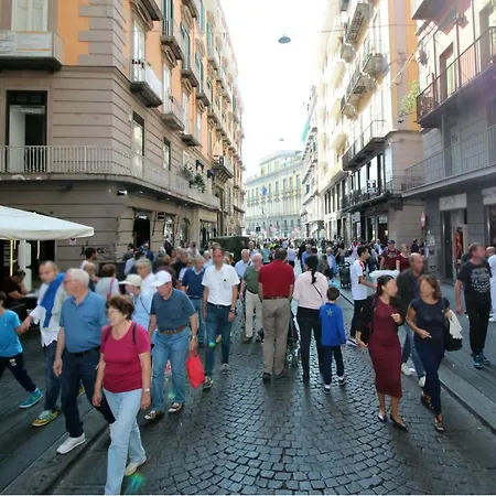 بيت ضيافة Piazza Carita نابولي