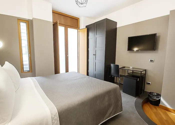 Piazza Carita 4* ナポリ