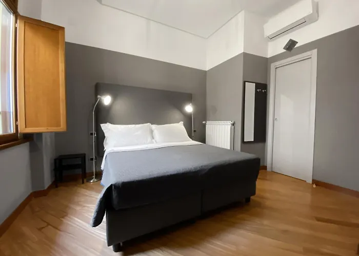 Piazza Carita 4* Napels