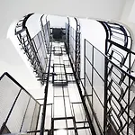 Piazza Carita 4*