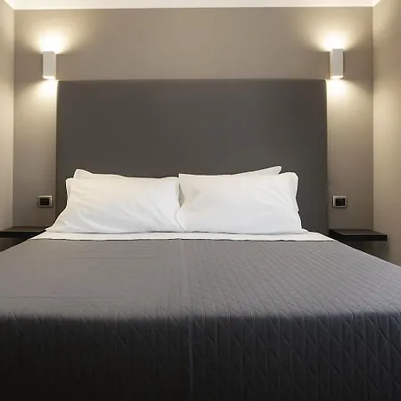 Piazza Carità 4* Naples