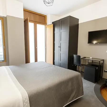 Piazza Carità 4* Naples