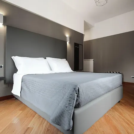 Piazza Carità 4* Naples