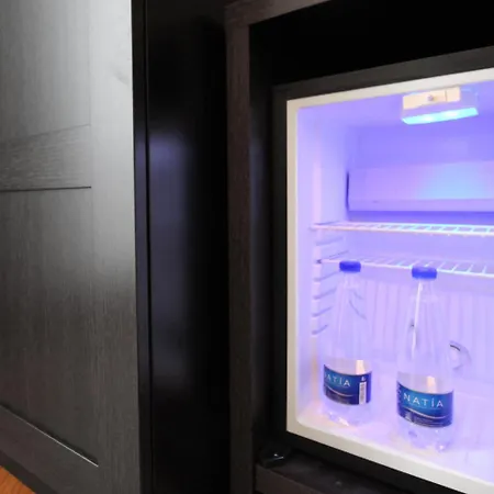 Piazza Carità 4* Naples